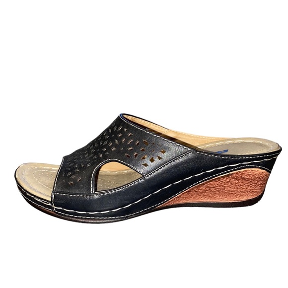 Wedge sandals, excellent condition. Alia size 6 black leather. - Picture 2 of 3